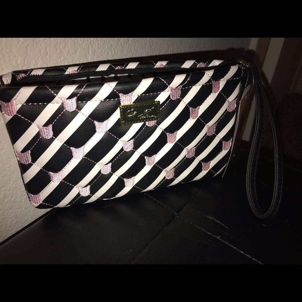 💕Betsey Johnson Wristlet wallet clutch
